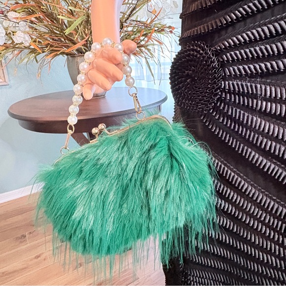 Green Faux Fur Handbag with Pearl Strap - Picture 4 of 8